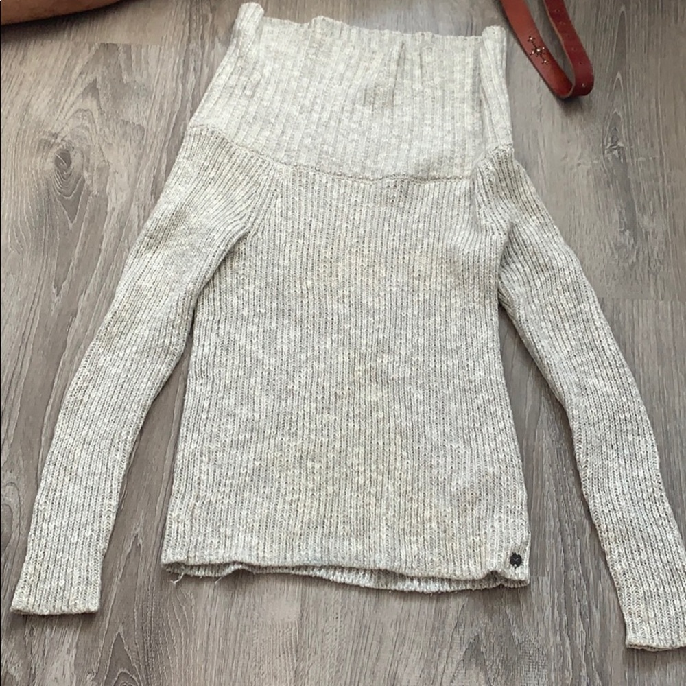 Hollister sweater